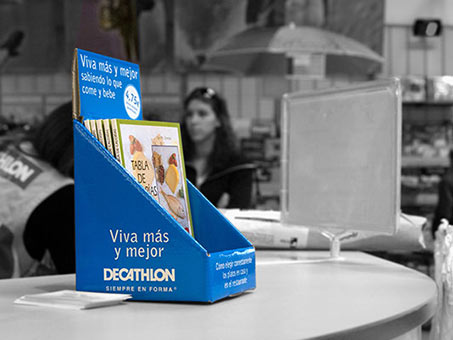 expositores-de-folletos-de-carton-publicitarios