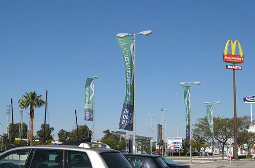 impresion-de-banderolas-fly-banner-banderas-publicitarias